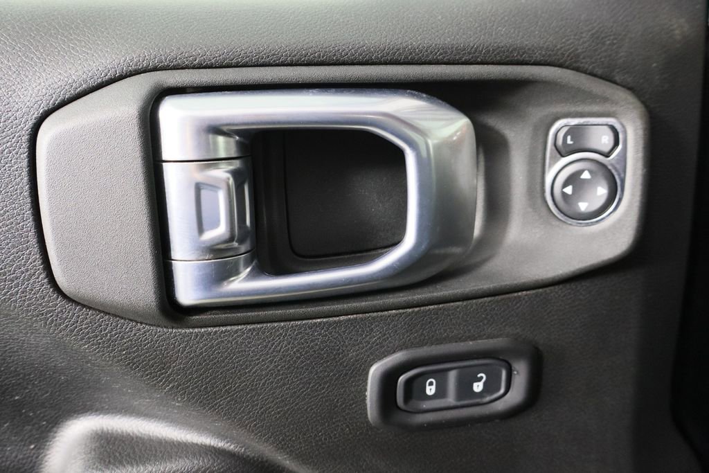 Used 2022 Jeep Gladiator Rubicon w/ Cold Weather Group image 22