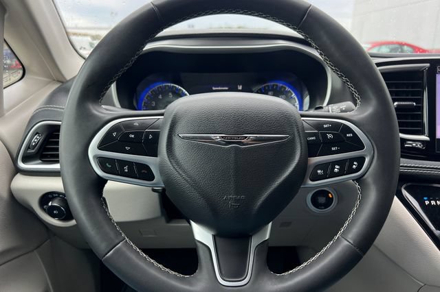 Used 2023 Chrysler Pacifica Touring-L AWD/4WD image 26