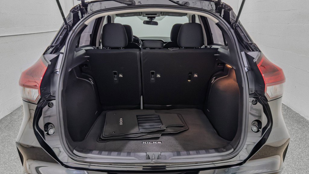 Used 2024 Nissan Kicks S image 9