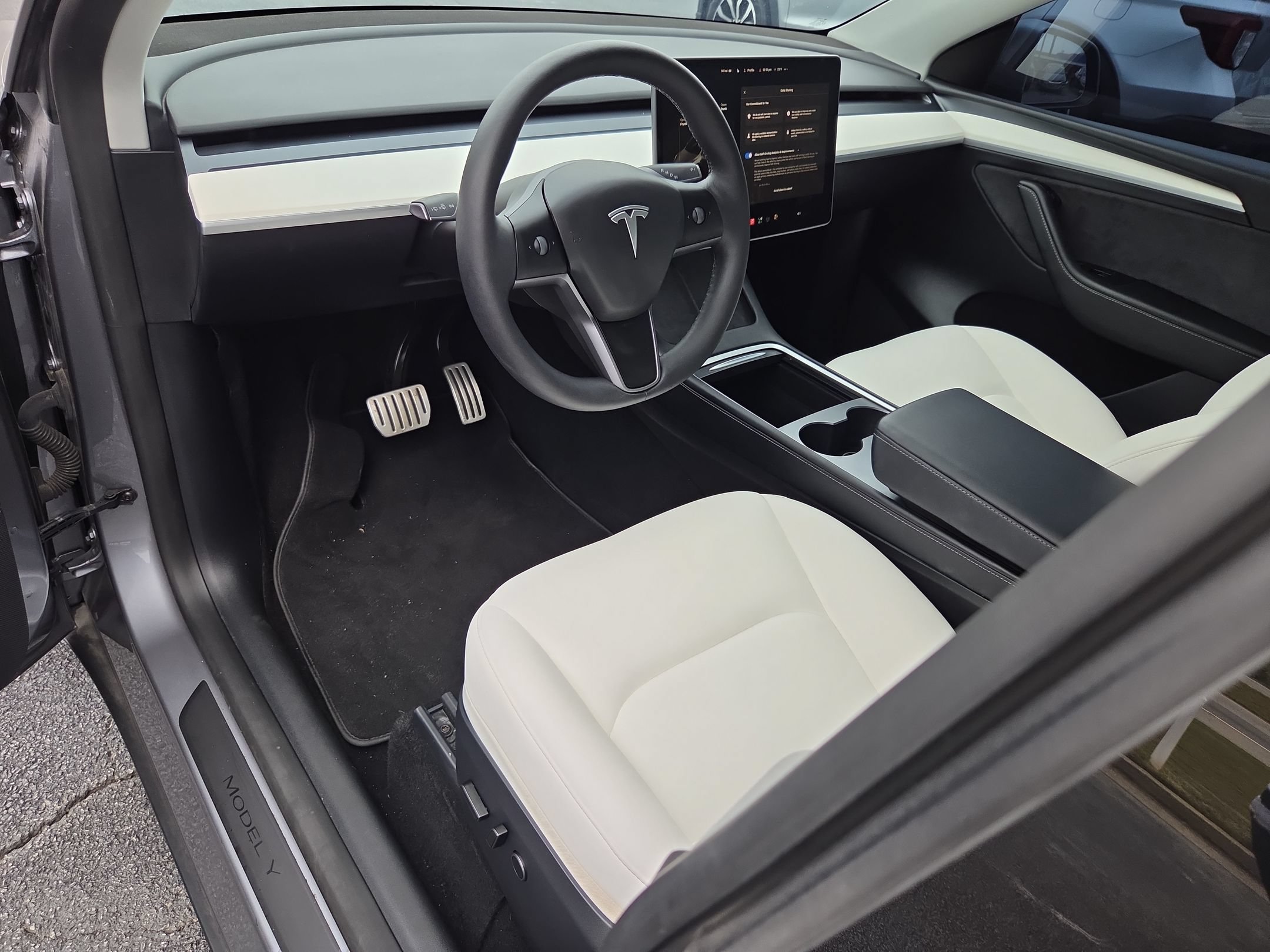 Used 2024 Tesla Model Y Performance AWD/4WD image 12