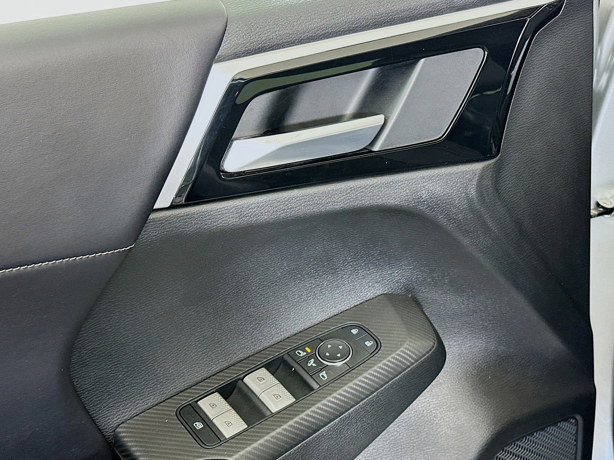 Used 2024 Mitsubishi Outlander SE Black Edition image 15