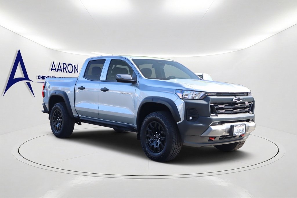 Used 2025 Chevrolet Colorado Trail Boss AWD/4WD image 3