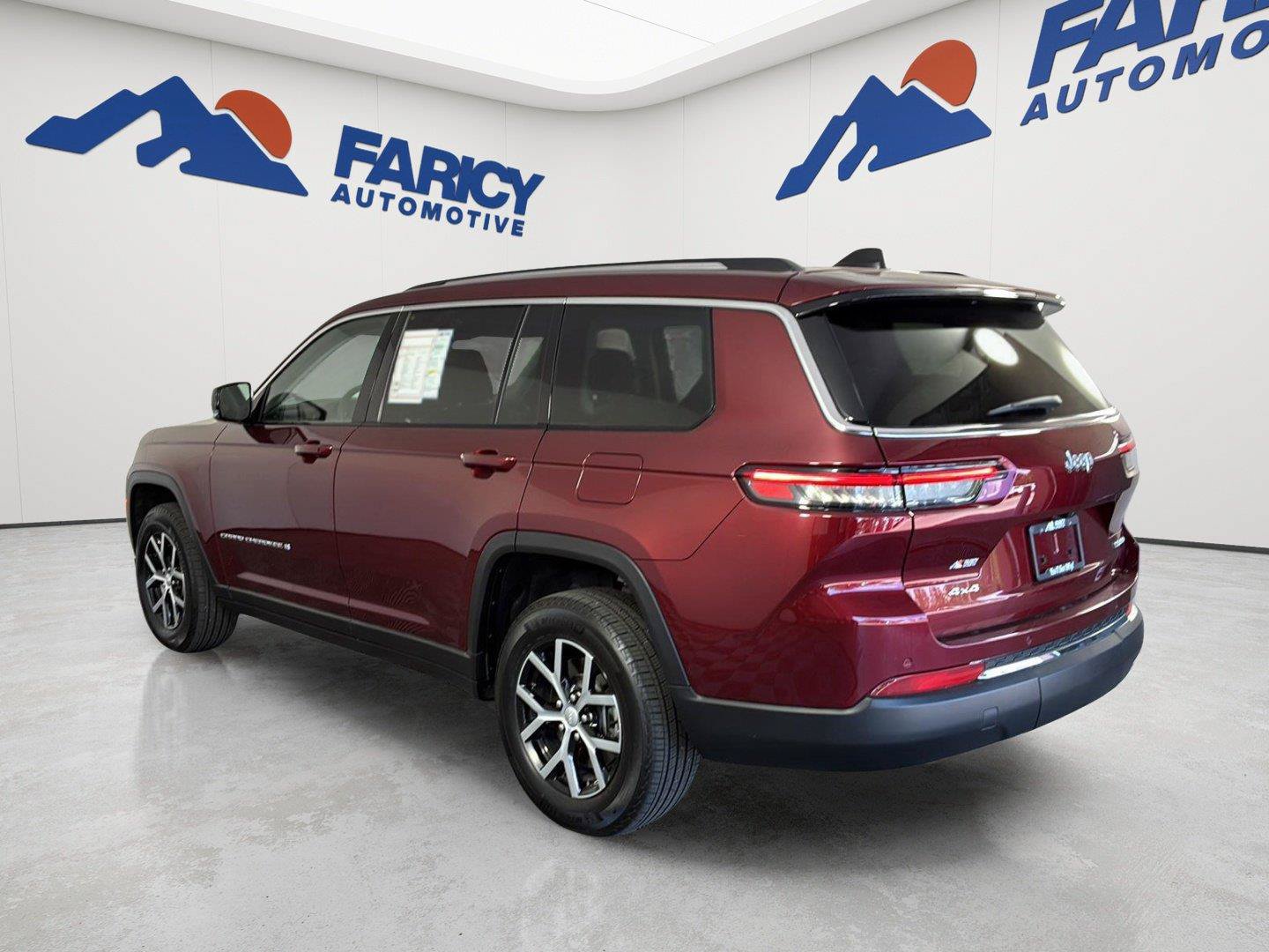 Used 2023 Jeep Grand Cherokee L Limited AWD/4WD image 9