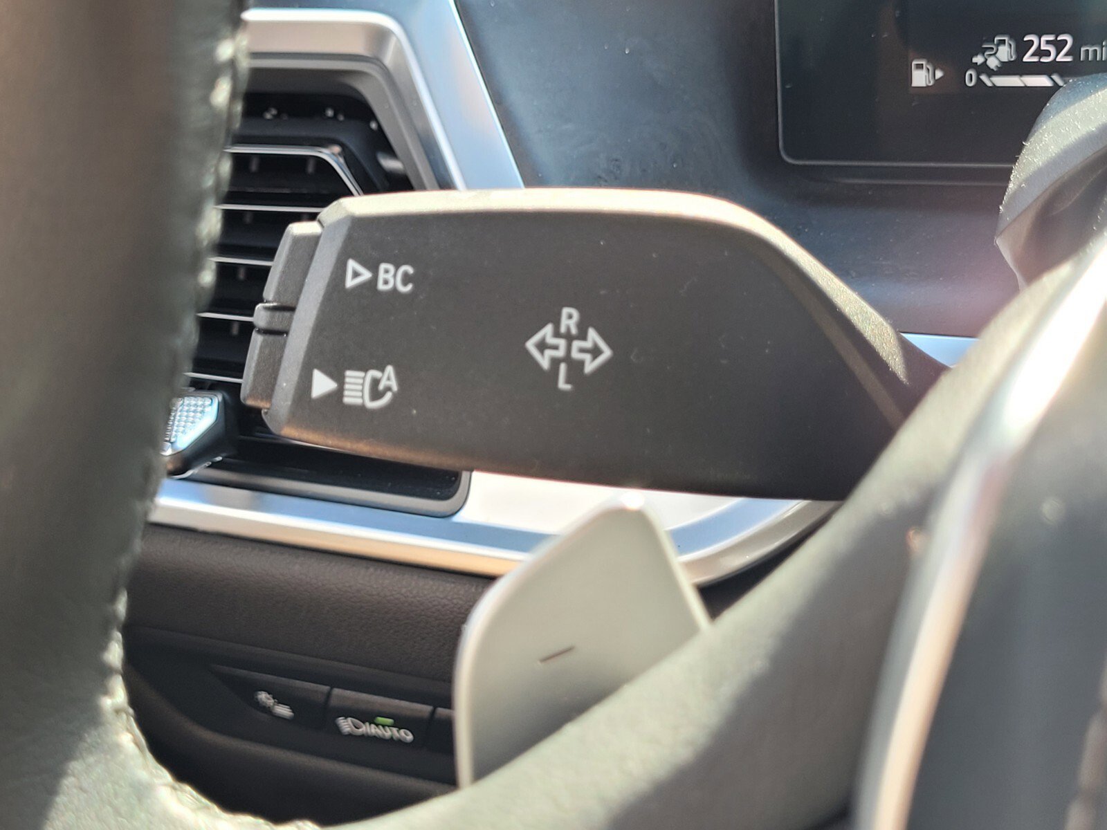 New 2025 BMW X5 xDrive50e w/ Climate Comfort Package image 31