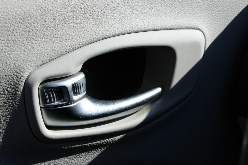 Used 2018 Jeep Compass Latitude w/ Popular Equipment Group image 21