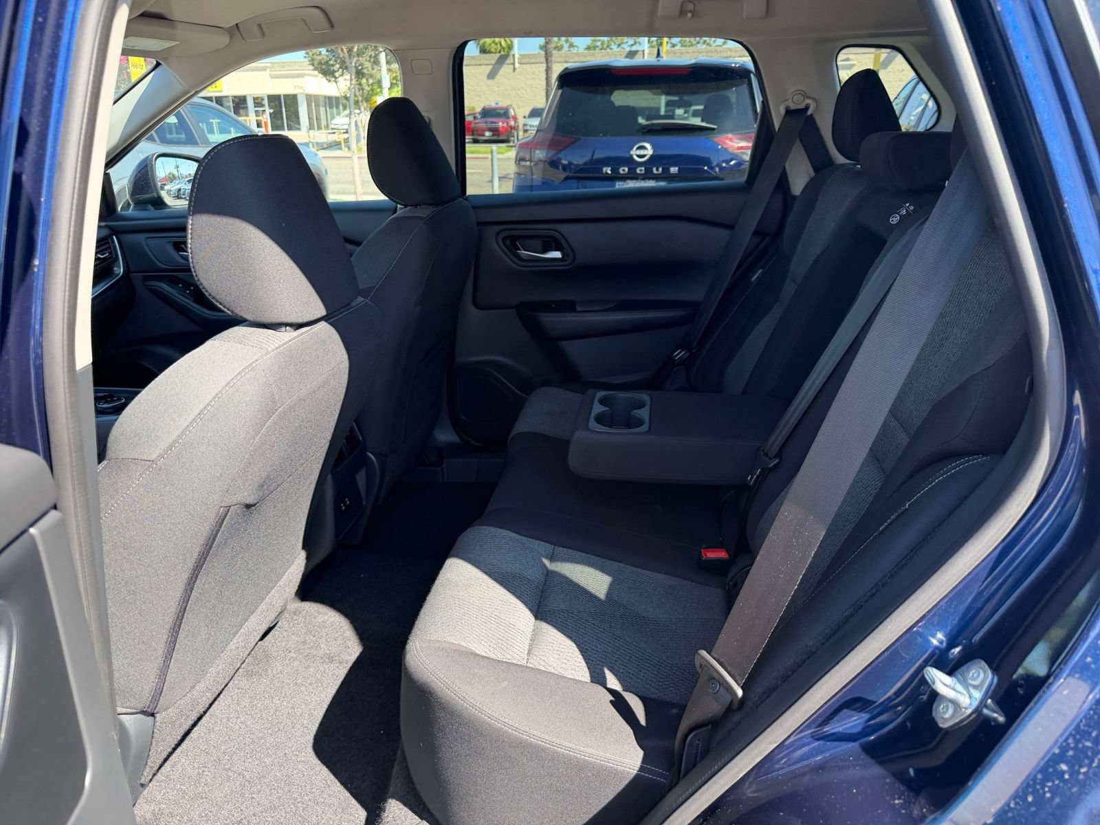Used 2025 Nissan Rogue SV AWD/4WD image 28