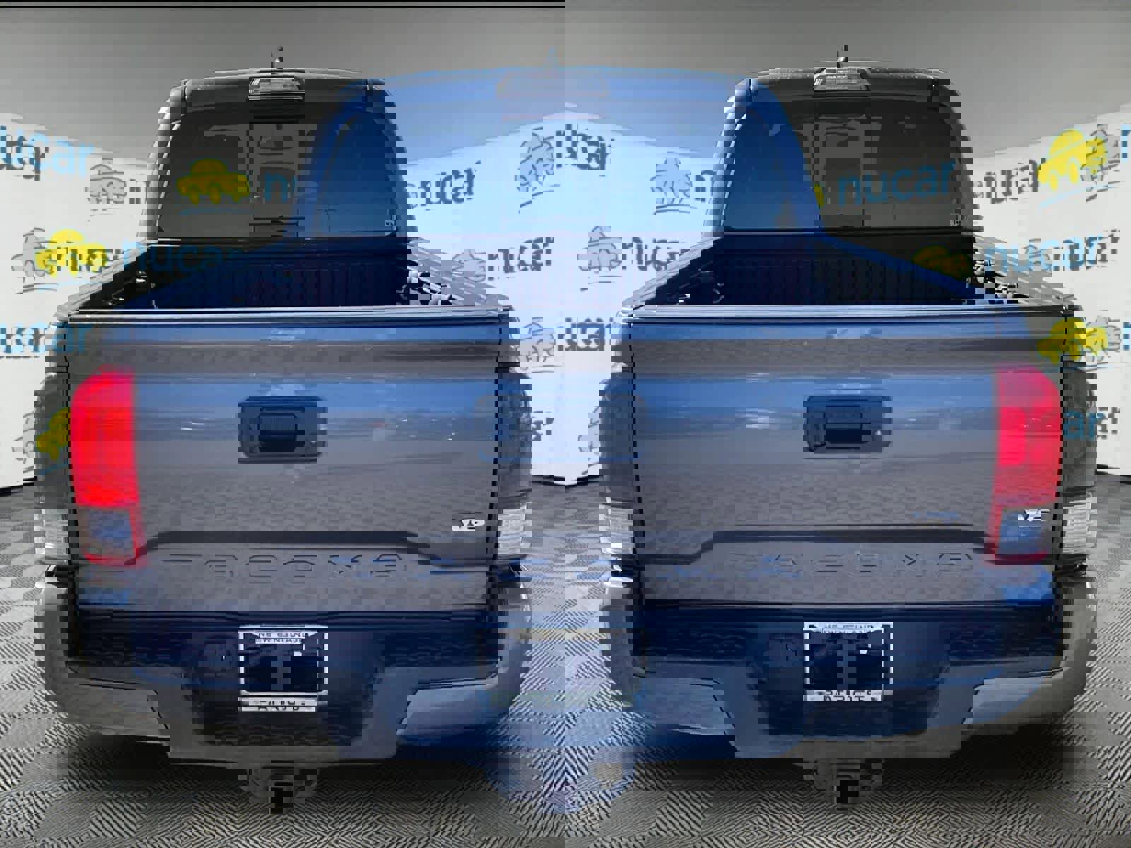 Used 2017 Toyota Tacoma TRD Sport w/ Tow Package image 3