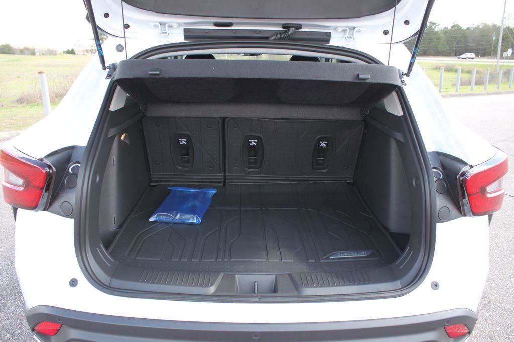 New 2026 Chevrolet Trax LT w/ Driver Confidence Package image 15