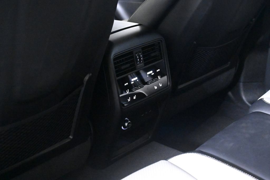 Certified 2025 Porsche Cayenne GTS AWD/4WD image 20