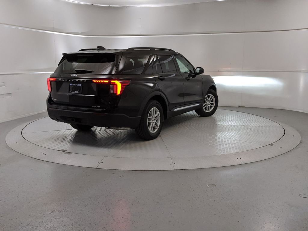 New 2025 Ford Explorer Active image 3