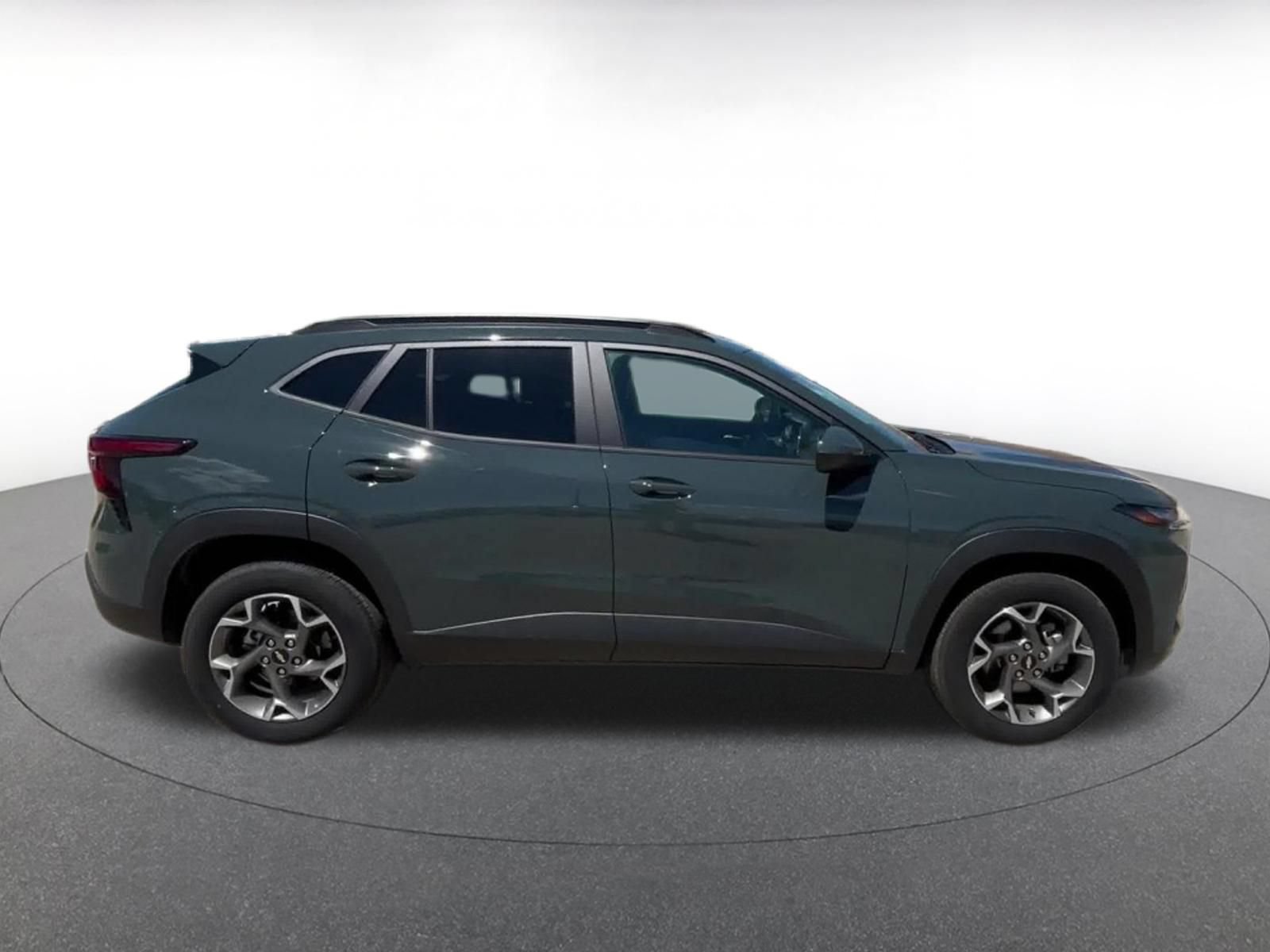 Used 2025 Chevrolet Trax LT w/ LT Convenience Package FWD image 16