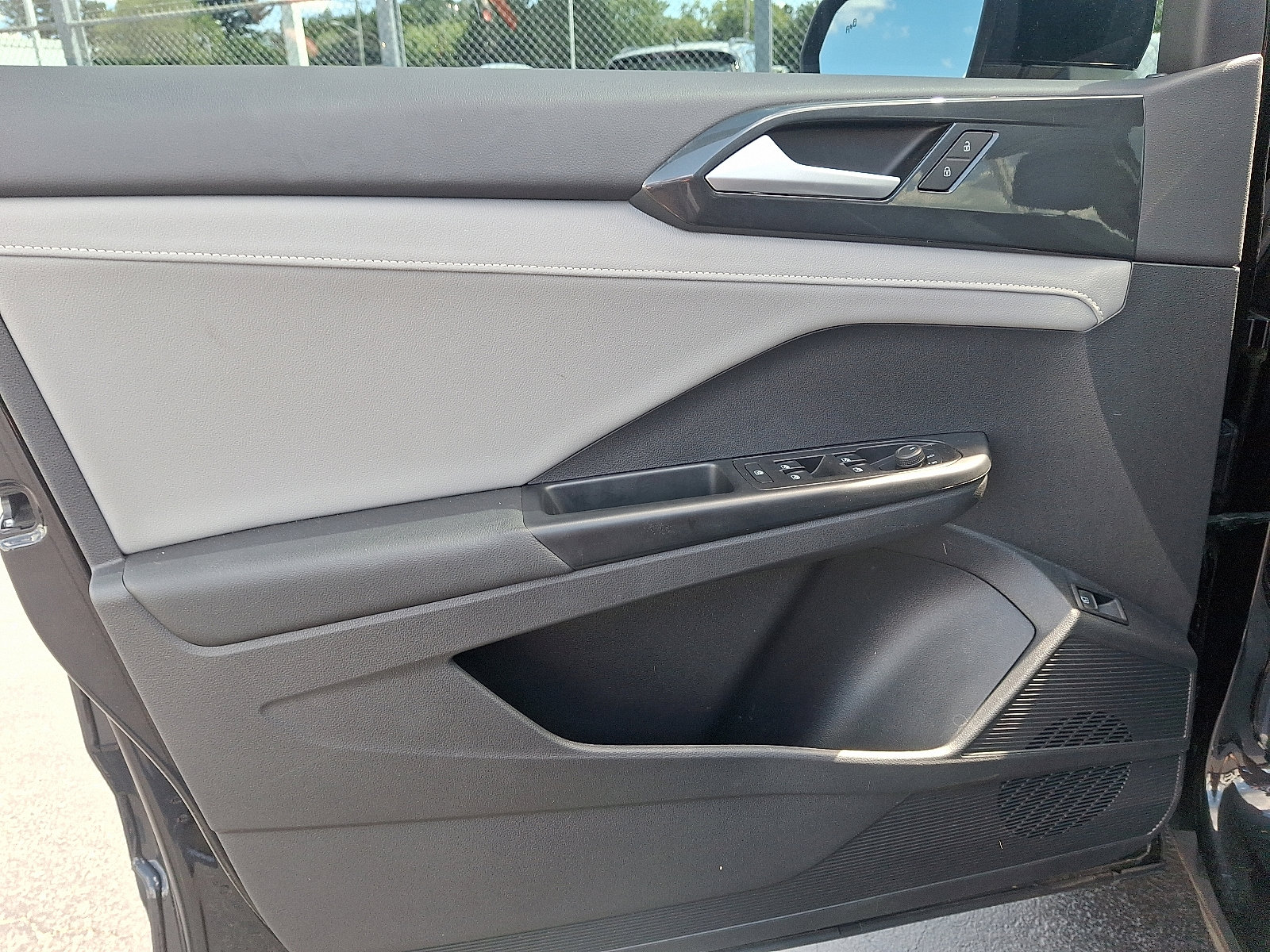 Certified 2022 Volkswagen Taos SEL image 12