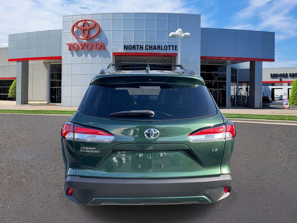 Used 2023 Toyota Corolla Cross LE w/ Moonroof Package image 9