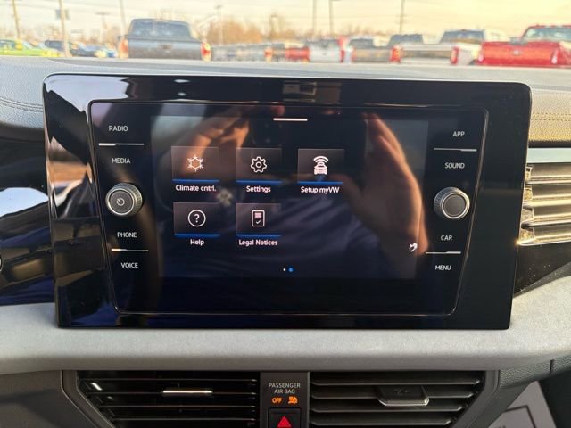 Used 2025 Volkswagen Jetta SE image 22