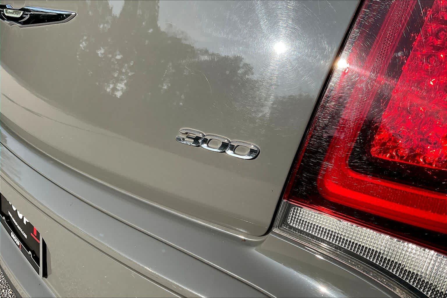 Used 2019 Chrysler 300 Touring w/ Sport Appearance Package RWD image 10