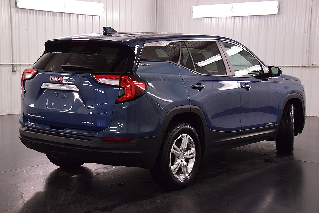 Used 2024 GMC Terrain SLE image 7