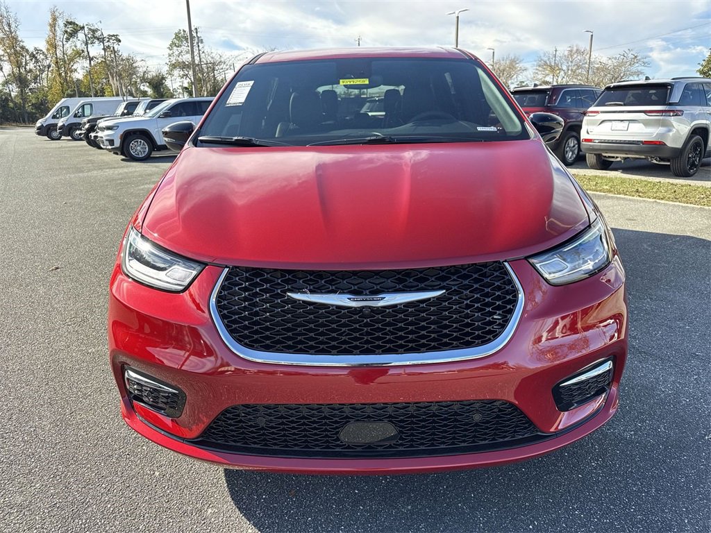 New 2026 Chrysler Pacifica Select image 8
