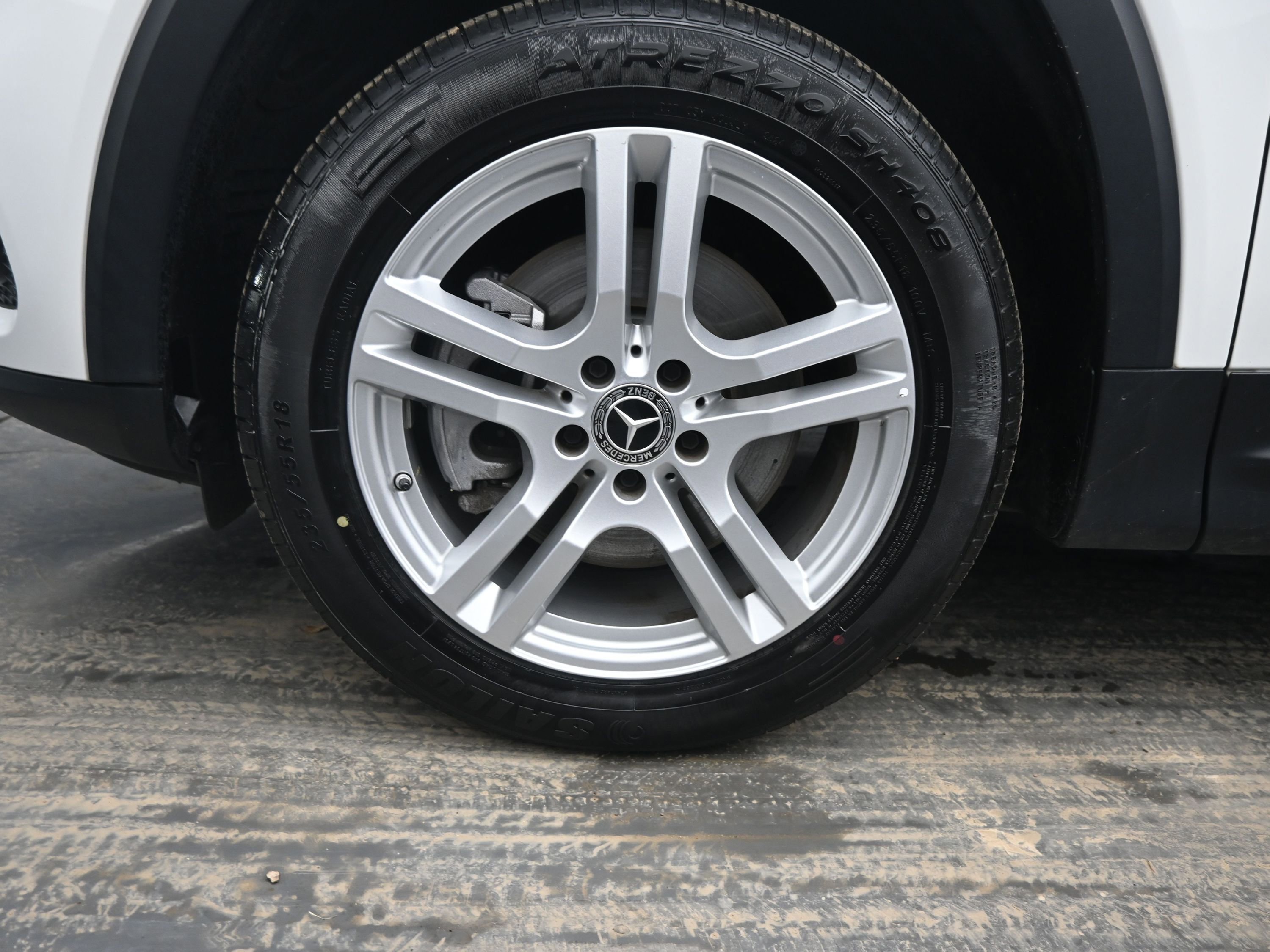 Used 2023 Mercedes-Benz GLB 250 4MATIC w/ Premium Package image 11