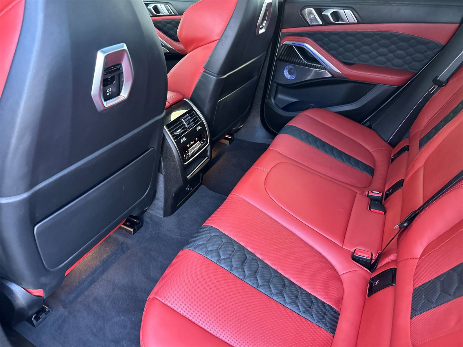 Used 2025 BMW X6 M Competition w/ Executive Package image 12