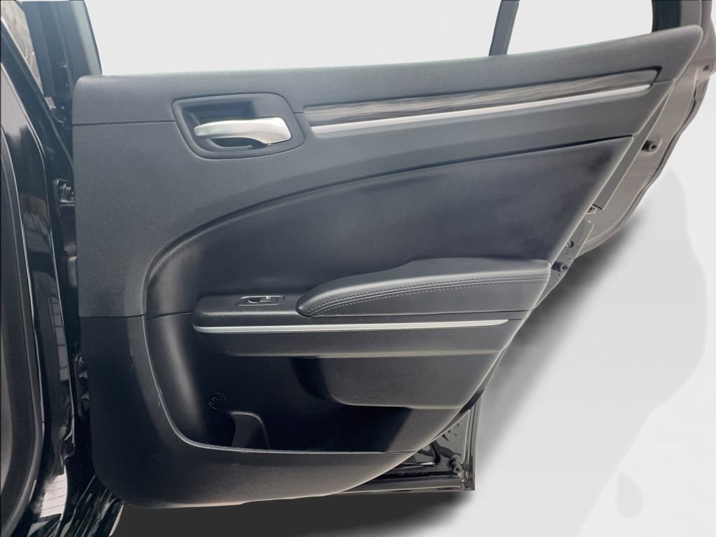 Used 2021 Chrysler 300 Touring w/ Sport Appearance Package image 28