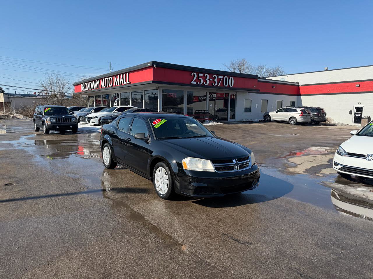 Used 2012 Dodge Avenger SE FWD image 2