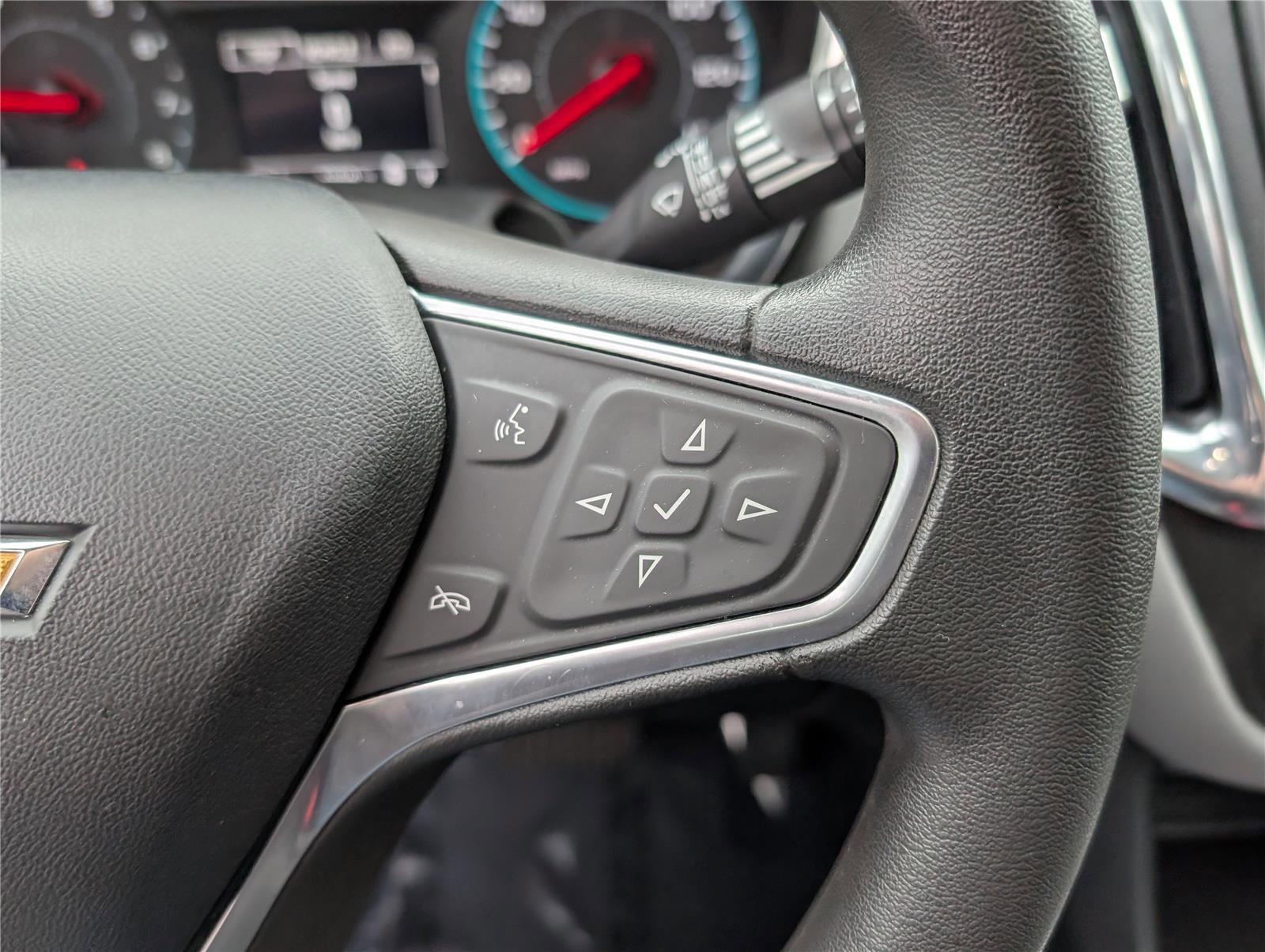 Used 2018 Chevrolet Equinox LS image 20