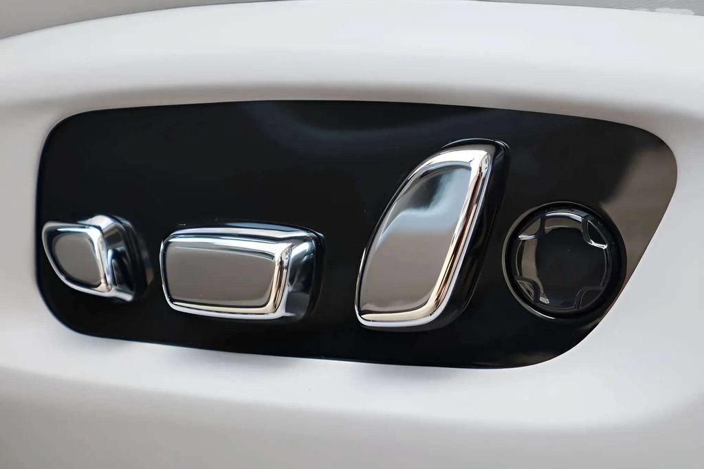New 2027 Rolls-Royce Cullinan Black Badge AWD/4WD image 18