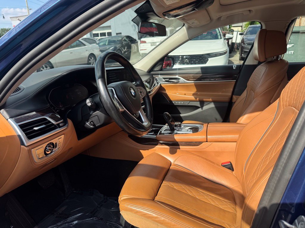 Used 2022 BMW 750i xDrive w/ Executive Package AWD/4WD image 23