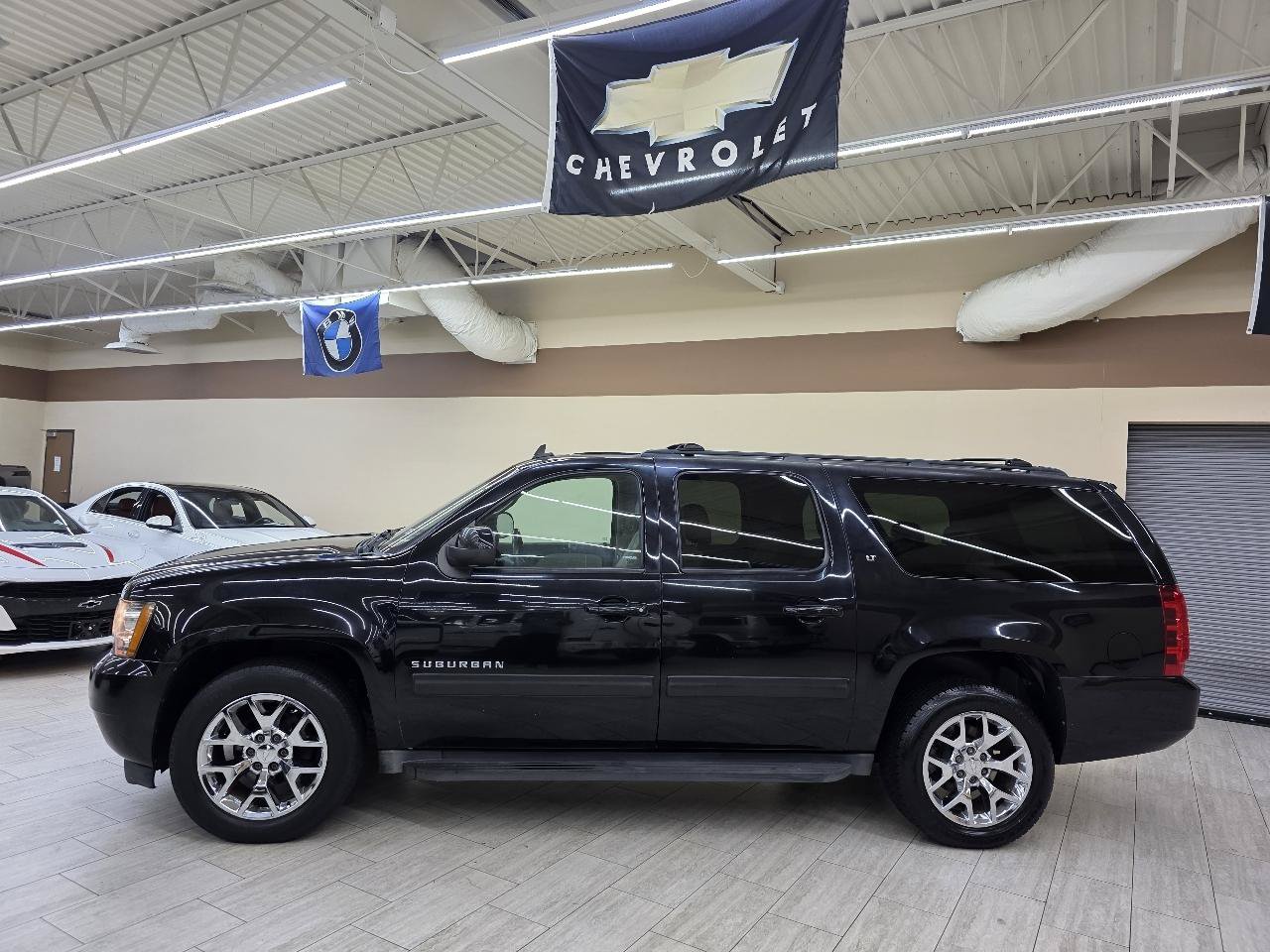 Used 2013 Chevrolet Suburban LT RWD image 9