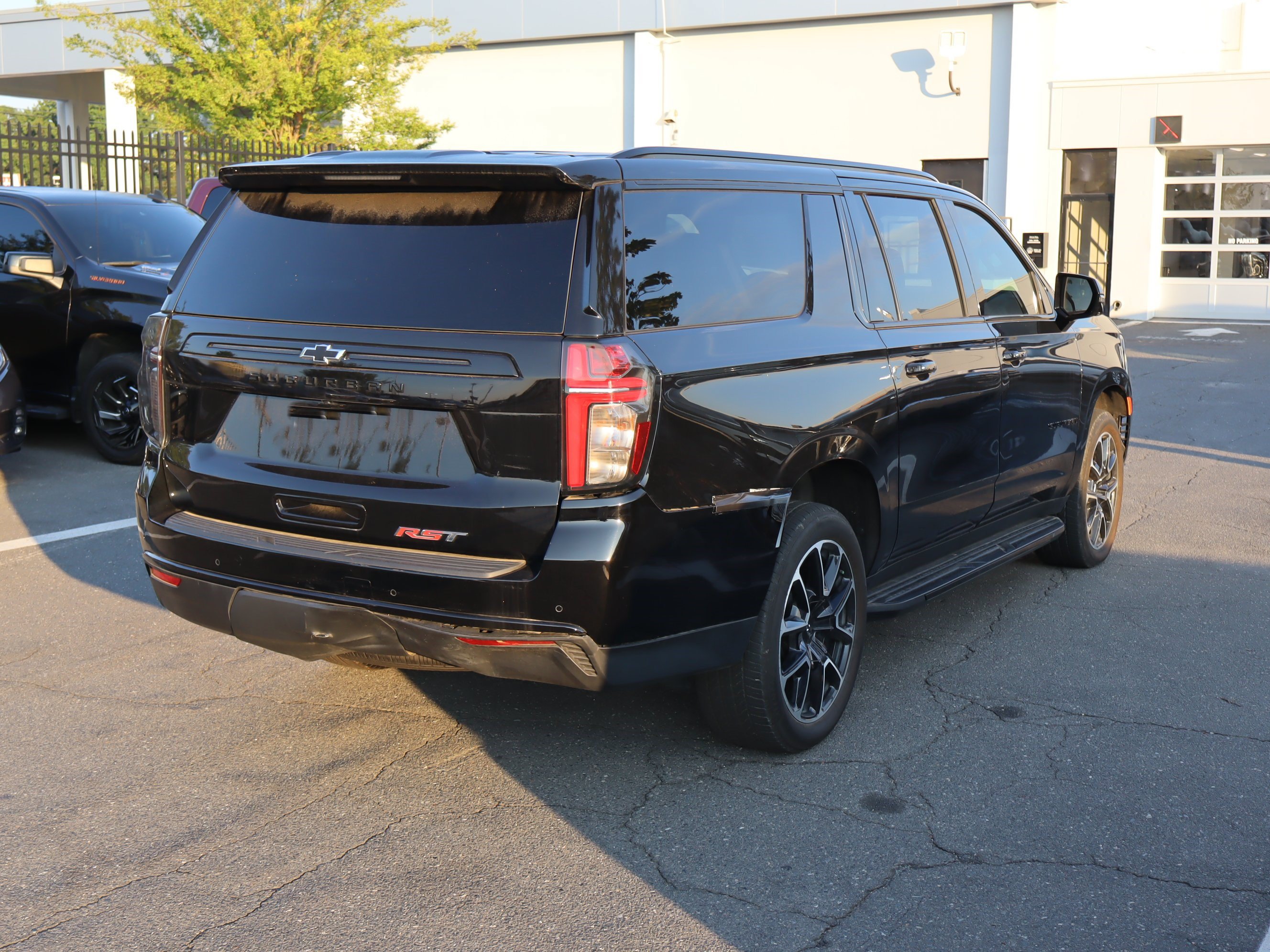 Used 2024 Chevrolet Suburban RST w/ Luxury Package AWD/4WD image 21