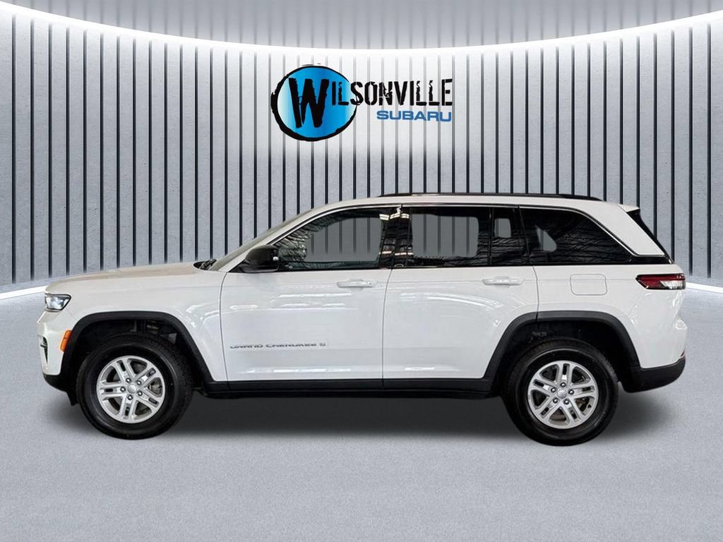 Used 2024 Jeep Grand Cherokee Laredo AWD/4WD image 15