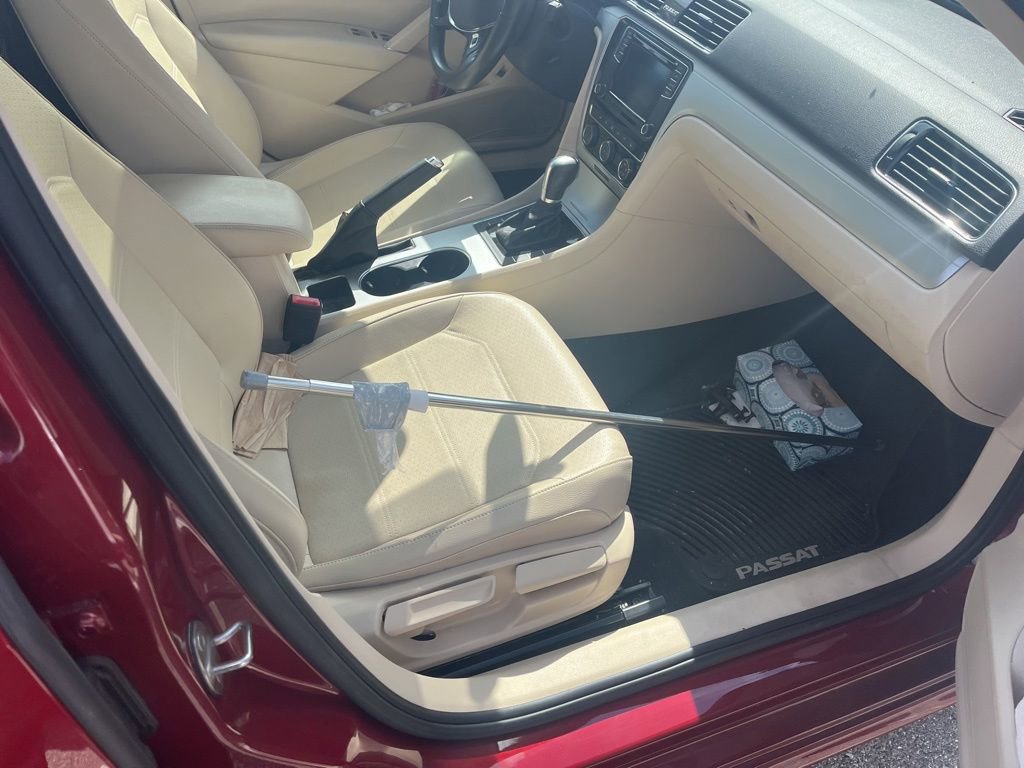 Used 2019 Volkswagen Passat 2.0T Wolfsburg w/ Wheels & Sunroof Package FWD image 5