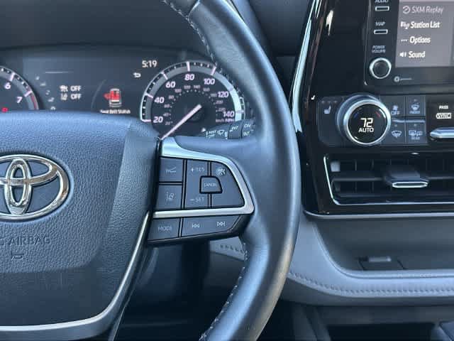 Used 2022 Toyota Highlander XLE AWD/4WD image 10