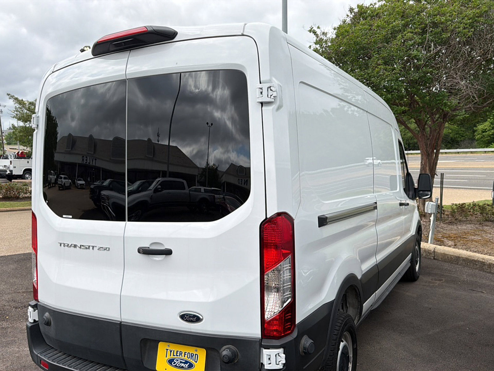 Used 2024 Ford Transit 250 148 Medium Roof w/ Load Area Protection Package image 8