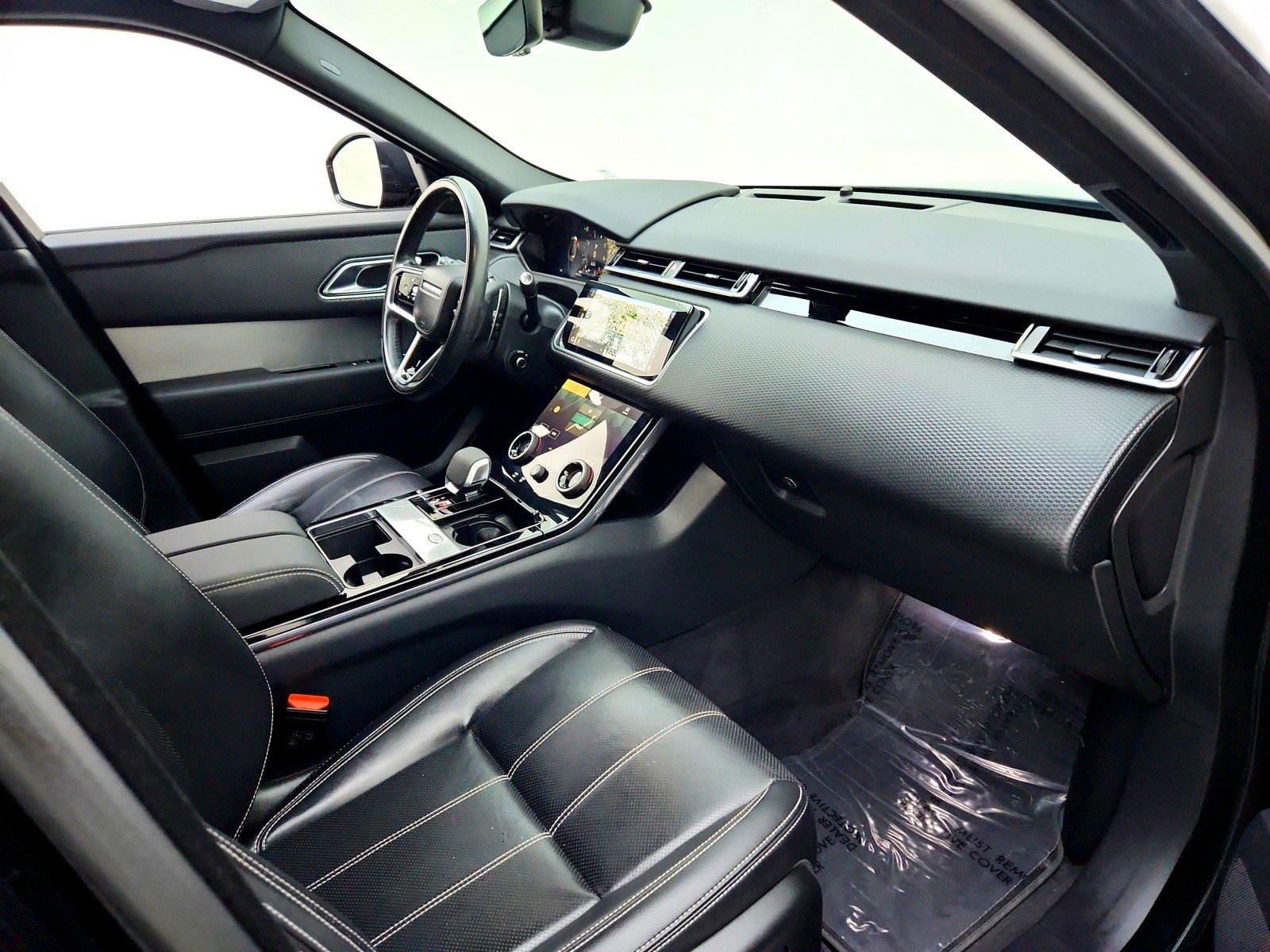 Used 2023 Land Rover Range Rover Velar R-Dynamic S image 24