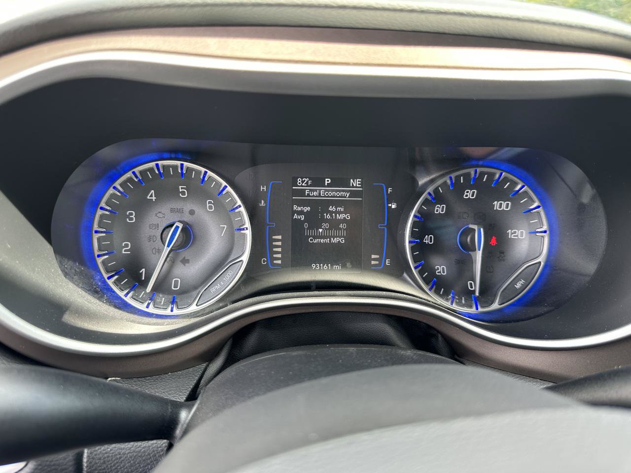 Used 2018 Chrysler Pacifica Touring Plus w/ Tire & Wheel Group FWD image 27