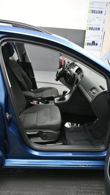 Used 2016 Volkswagen Golf S FWD image 17