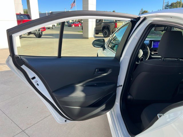Used 2025 Toyota Corolla LE AWD/4WD image 28