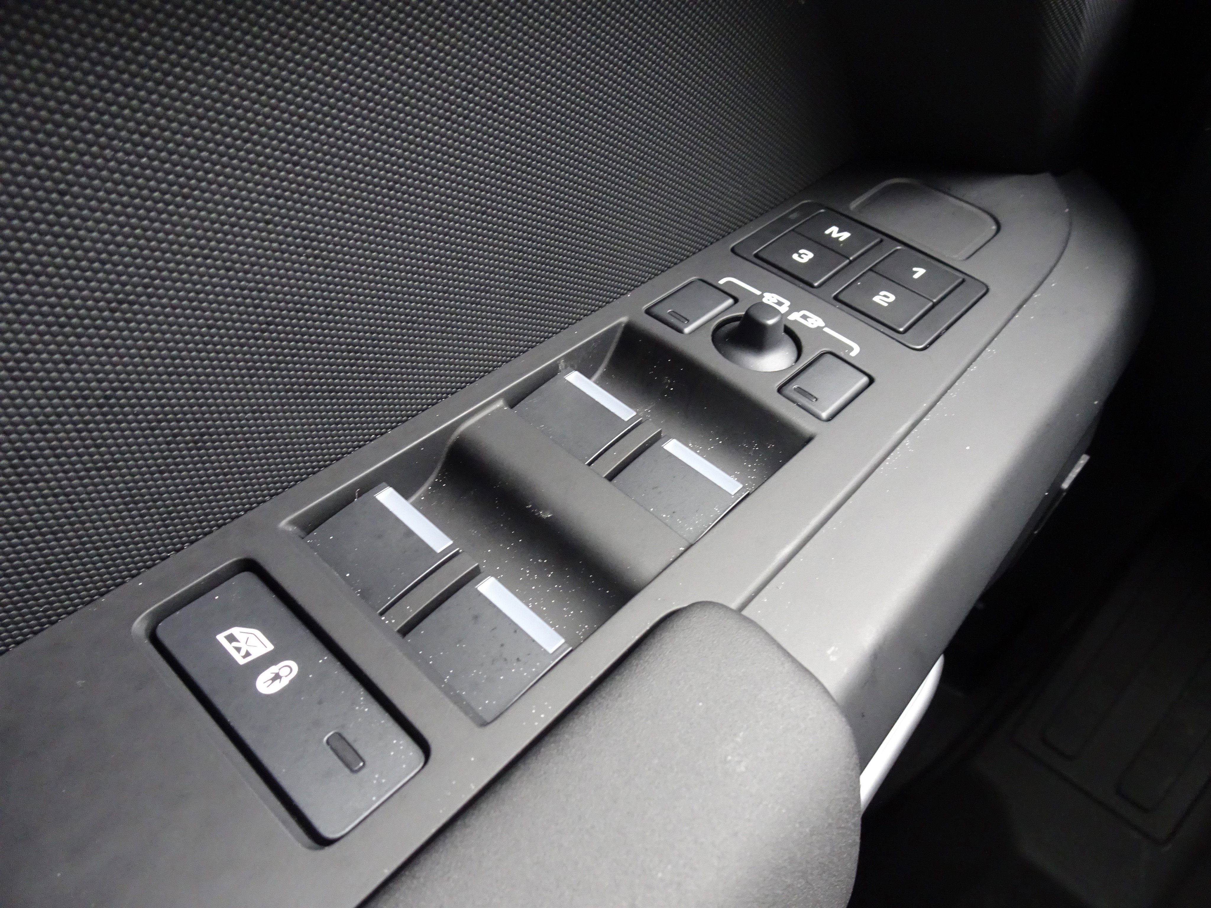 New 2026 Land Rover Defender 110 X-Dynamic SE AWD/4WD image 32