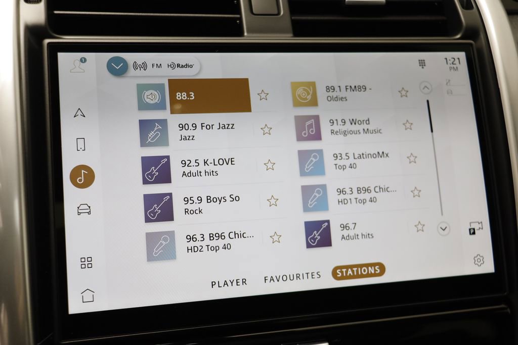 Used 2025 Land Rover Discovery S image 11