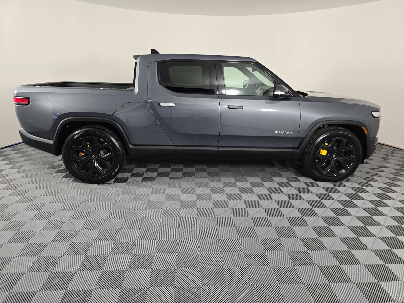 Used 2023 Rivian R1T Adventure AWD/4WD image 6