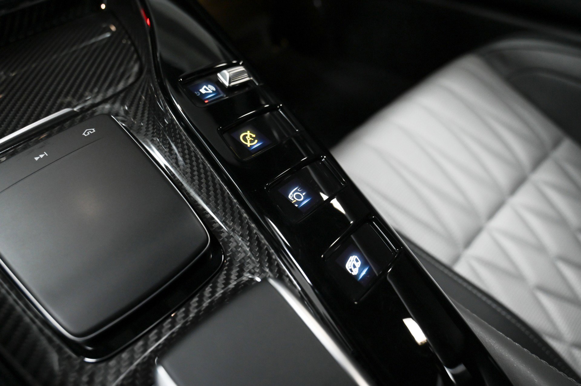 Used 2020 Mercedes-Benz AMG GT R image 32