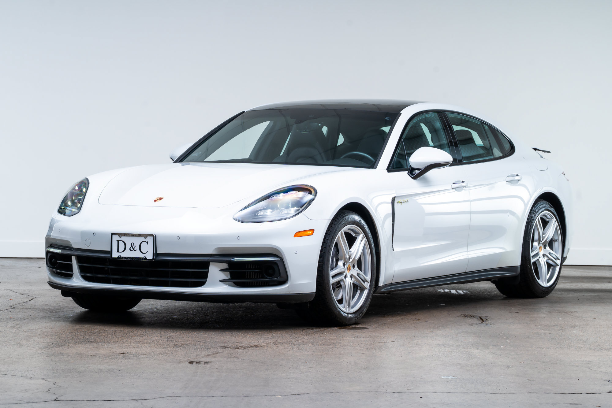 Used 2018 Porsche Panamera 4 AWD/4WD image 3