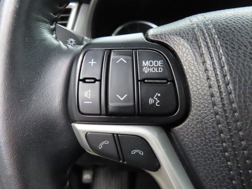 Used 2018 Toyota Highlander XLE image 49