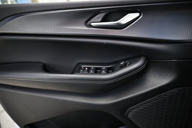 Used 2023 Jeep Grand Cherokee L Laredo image 16