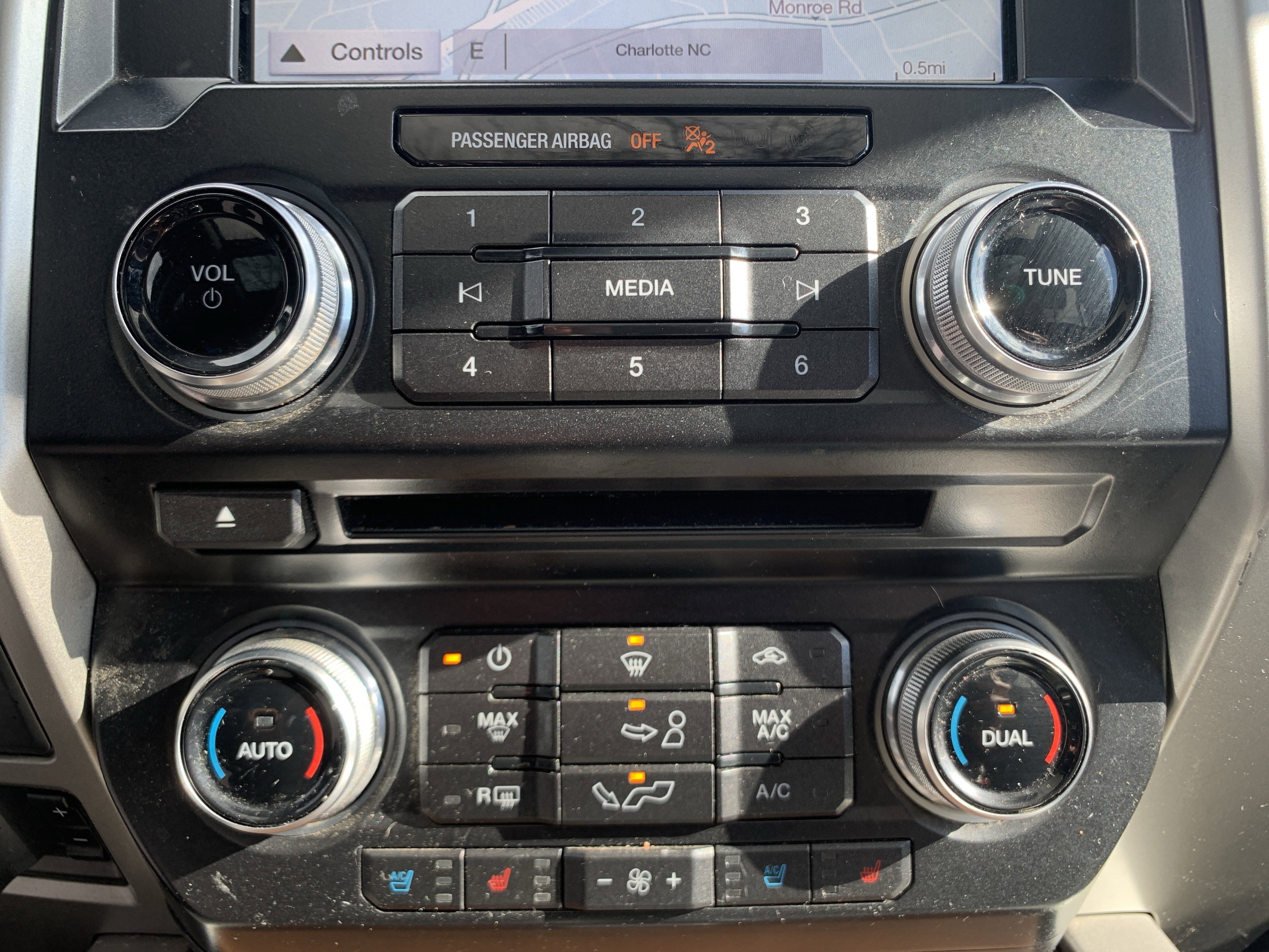 Used 2017 Ford F150 Lariat w/ Equipment Group 502A Luxury image 29