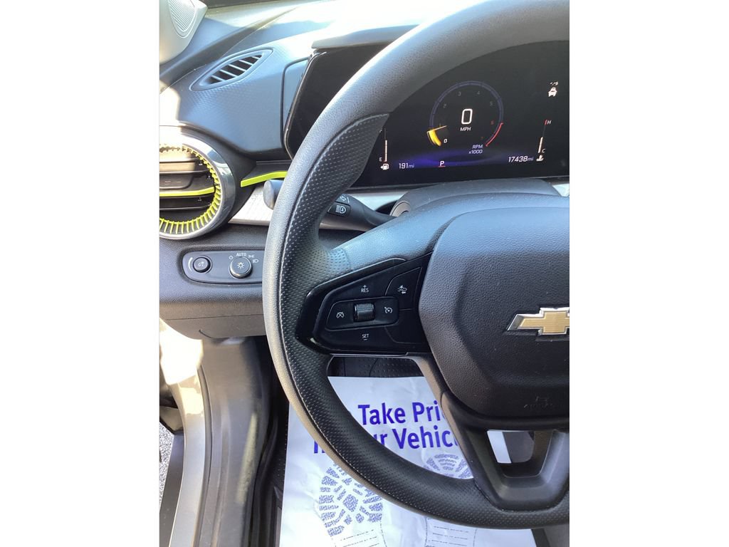 Used 2024 Chevrolet Trax LT FWD image 28