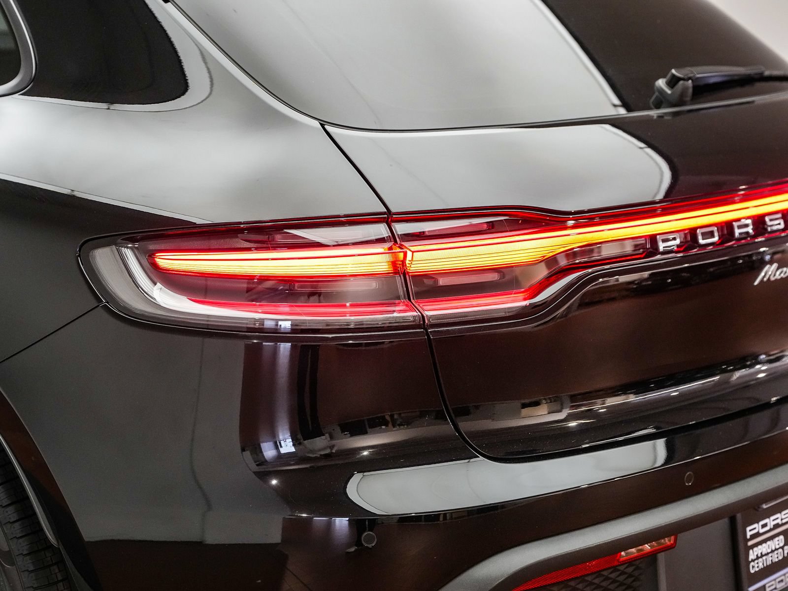 Certified 2024 Porsche Macan AWD/4WD image 12