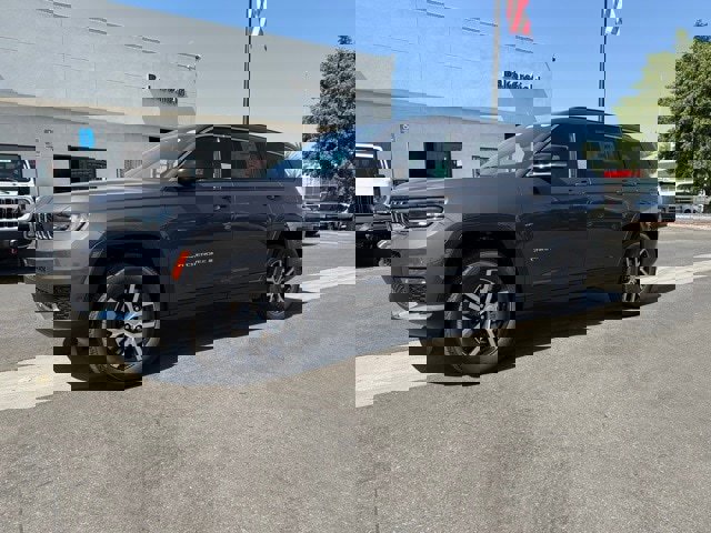 New 2025 Jeep Grand Cherokee L Limited w/ Luxury Tech Group II image 2