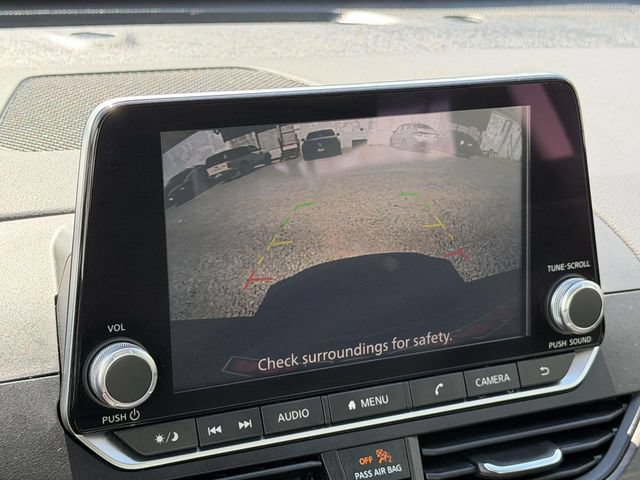 Used 2024 Nissan Altima 2.5 SV FWD image 2